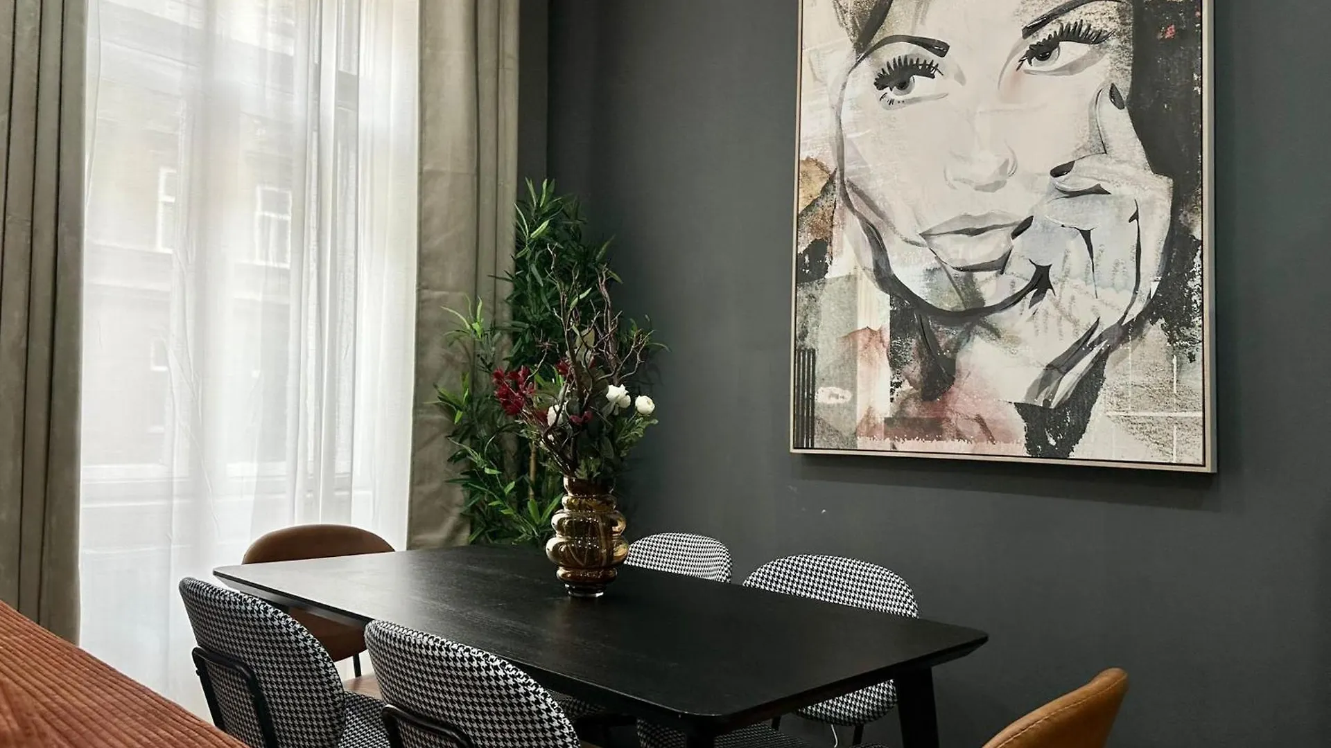 Stylish Und Zentral I 6 Minuten Zur U4 Friedensbruecke Vienna 0*,  Austria